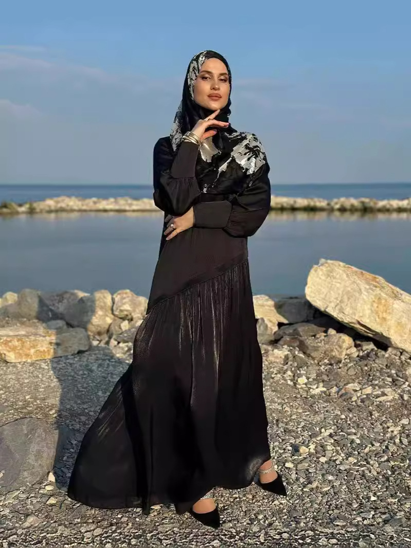 Elegant and fashionable dress with Muslim style satin patchwork design