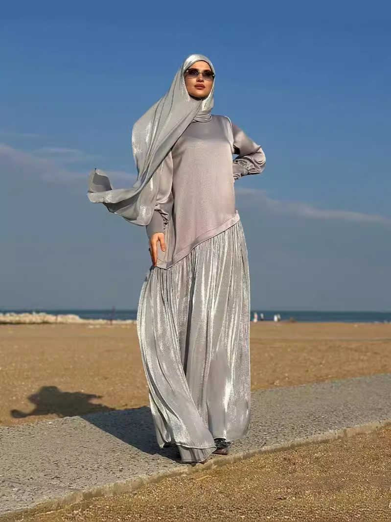 Elegant and fashionable dress with Muslim style satin patchwork design