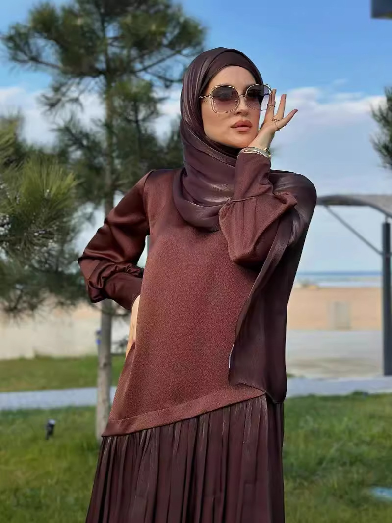 Elegant and fashionable dress with Muslim style satin patchwork design