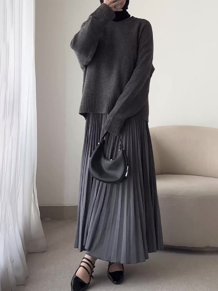 Versatile sweater pleated skirt fashion set