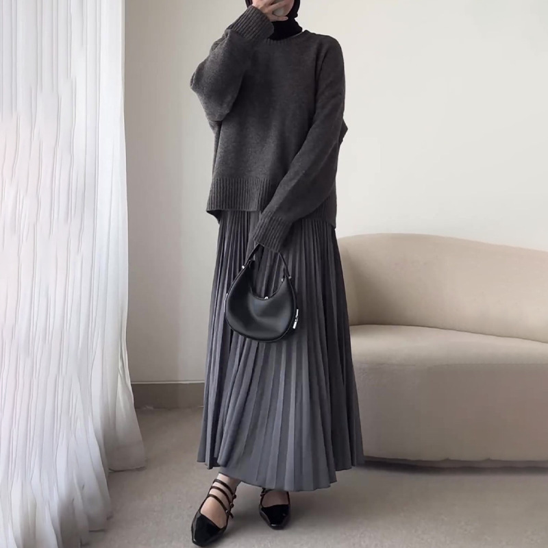 Versatile sweater pleated skirt fashion set