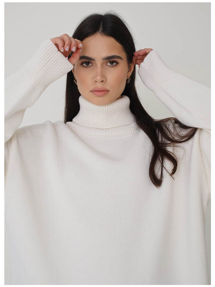 سترة ذات رقبة مدورة بلون سادة