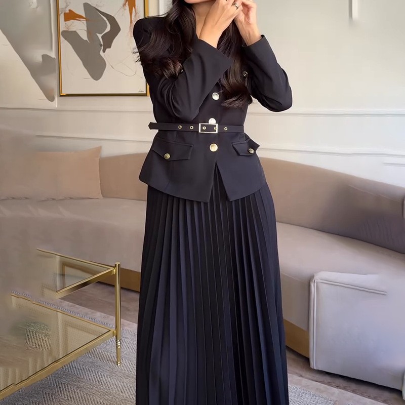 Versatile solid color lapel blazer pleated skirt