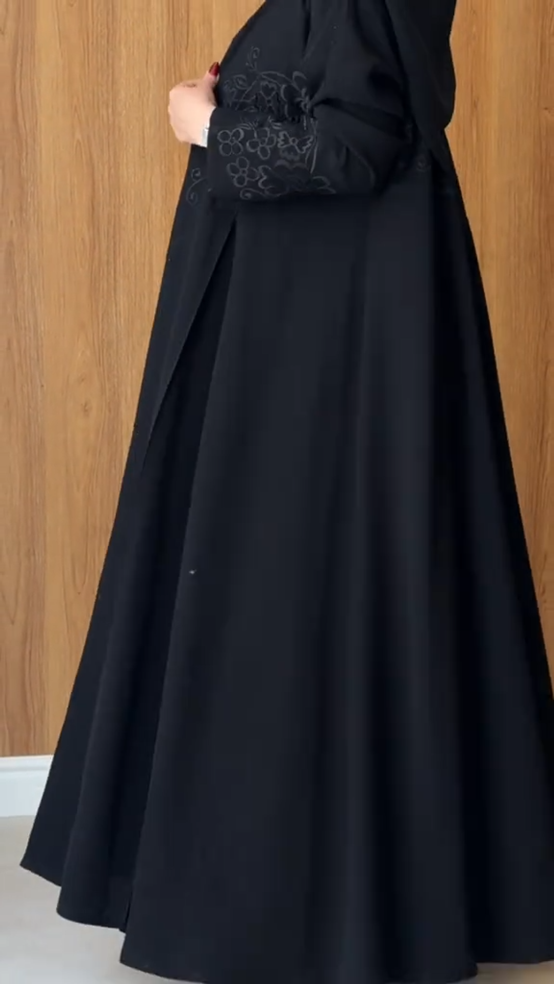 Elegant black robe with high-temperature hot stamping technology